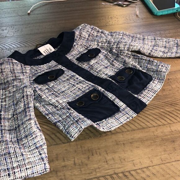 Tibi New York’s Chanel Style Knit Cropped Jacket 4 usable pockets. Hidden snaps. - Picture 7 of 16